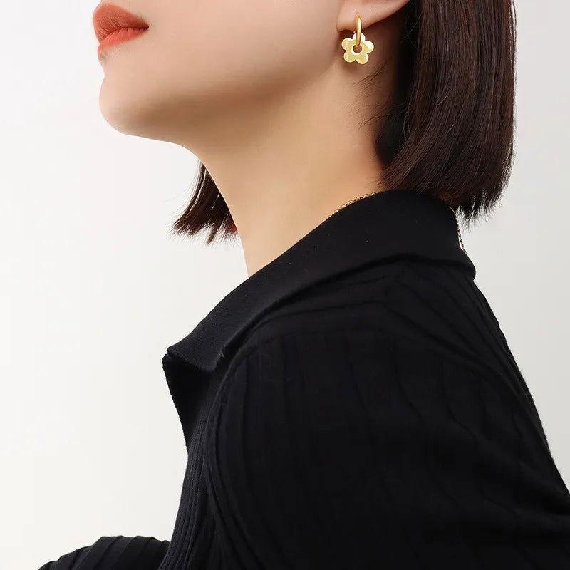 1 Pair Elegant Flower Plating 304 Stainless Steel 18K Gold Plated Earrings - Jewelry Trends USA