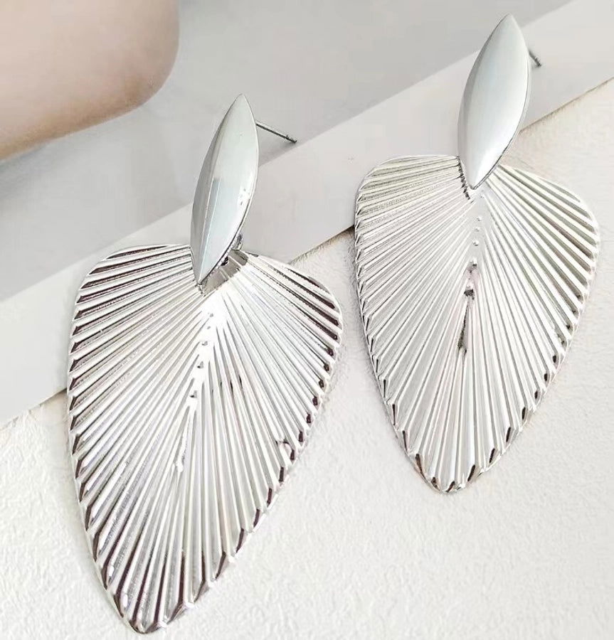 1 pair retro exaggerated leaf heart shape butterfly plating hollow out metal drop earrings - Jewelry Trends USA
