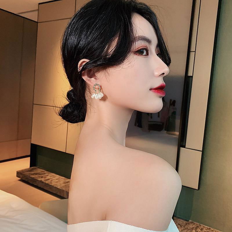 Women's Elegant Baroque Pearl Earrings - Jewelry Trends USA